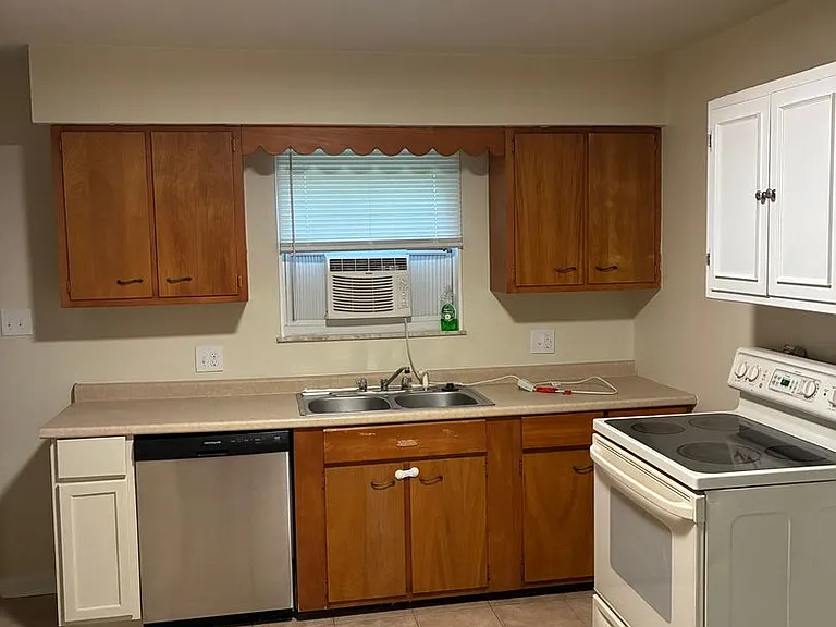 1002 W Cascade Ave — Photo 6