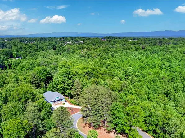 225 Henry's Glen Drive, Morganton, NE 28655
