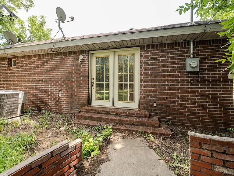 502 Marconi St — Photo 28