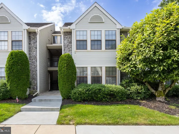 10 Chelmsford Ct, Marlton, NJ 08053