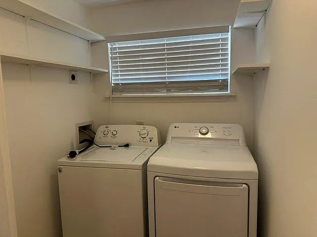 244 W Robert E Lee Blvd — Photo 9