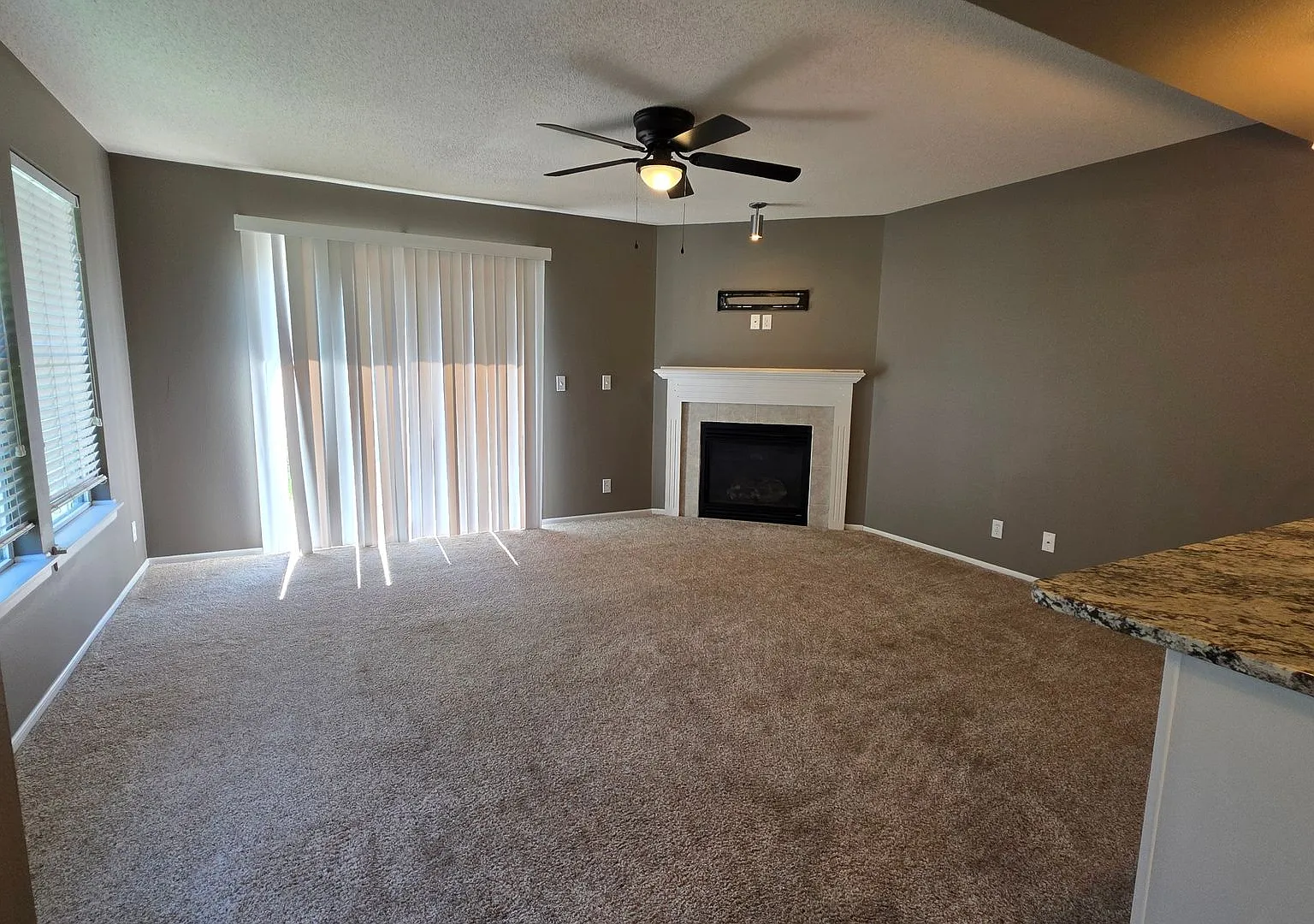 3-Bedroom, 2.5 Bath Single Family for Rent in Kansas City, MO | Attached Garage & Modern Kitchen — Photo 2