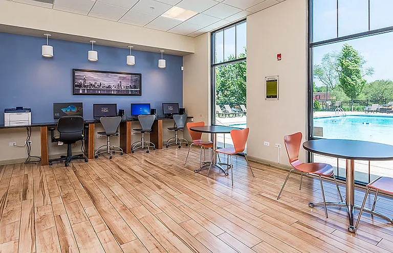 Prentiss Creek at Downers Grove Apartments — Photo 24
