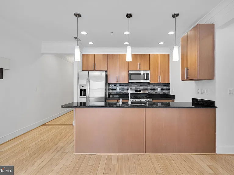 449 R St NW #101 — Photo 11
