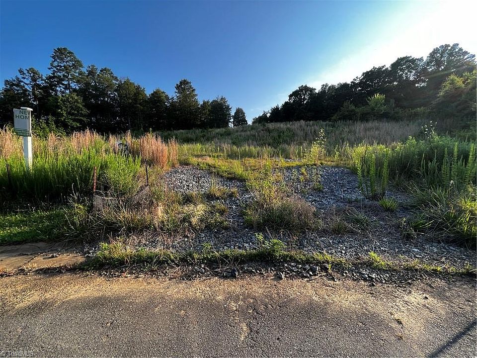 2nd image of 2787 Pfafftown Forest Dr #16