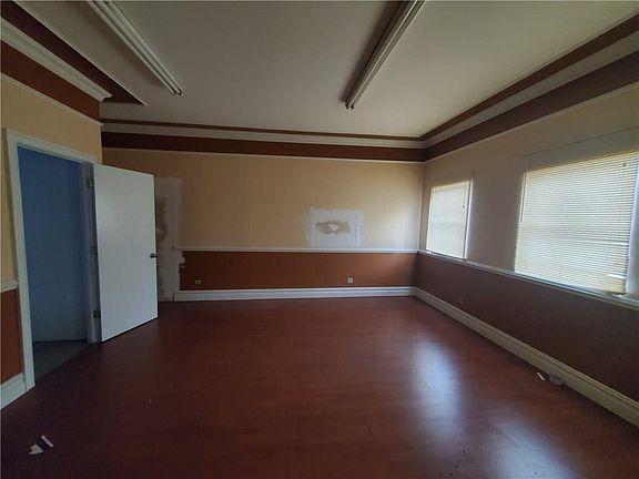 2nd image of 133 Willow Ave