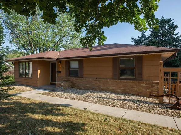 1510 W 100th St, Bloomington, MN 55431