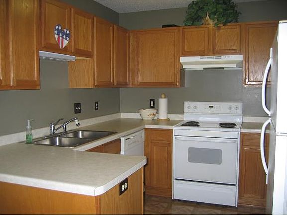 3rd image of 1208 Larkspur Ln