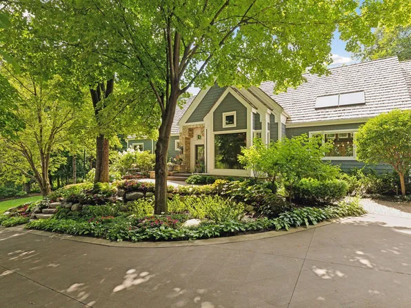 155 Gideons Point Rd, Tonka Bay, MN 55331