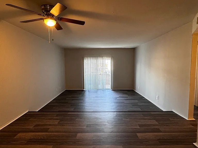 2990 Santiago Dr — Photo 2