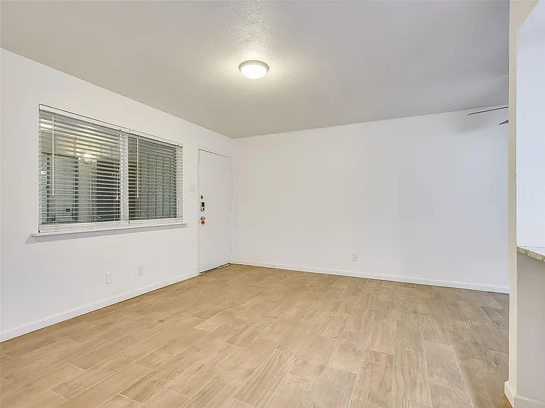2303 E Side Dr #112 — Photo 4