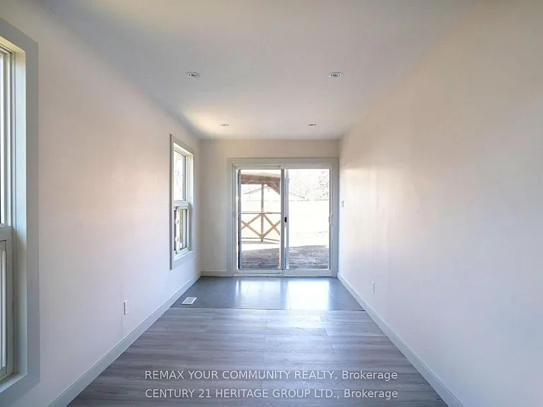 236 Simcoe Ave — Photo 40