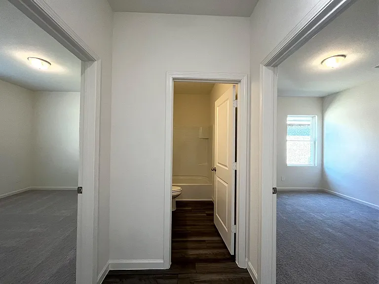 786 Yorkshire Dr — Photo 18
