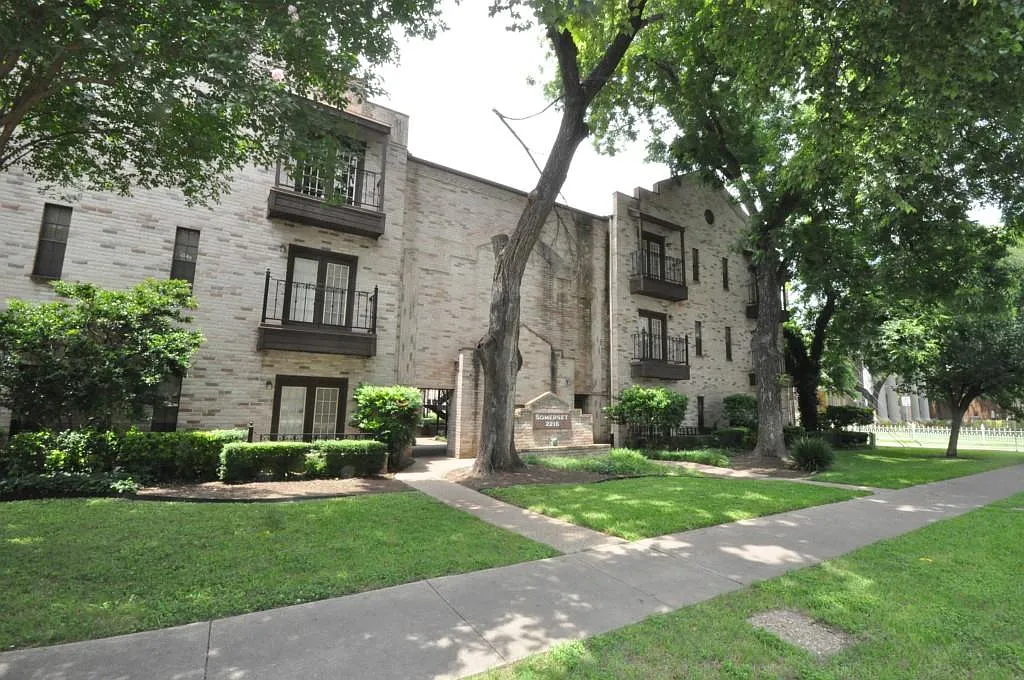 2 bed, 2.0 bath, 838 sqft, $1,395 — Photo 1