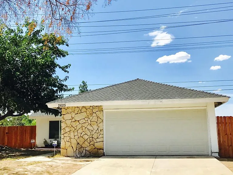 2625 Baltic Ave — Photo 1