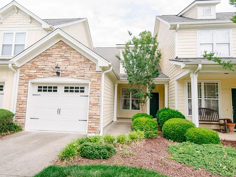 1103 Willowgrass Ln — Photo 1
