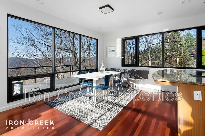 2 bed, 2.5 bath, 2270 sqft, $3,650 — Photo 4