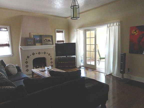3rd image of 1310 Marquette Pl NE
