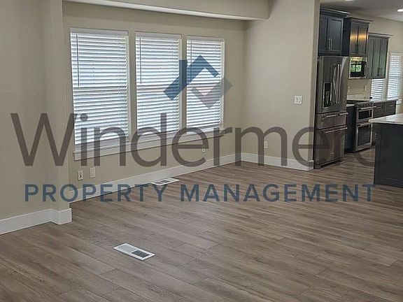 2nd image of 609 Pleasant St