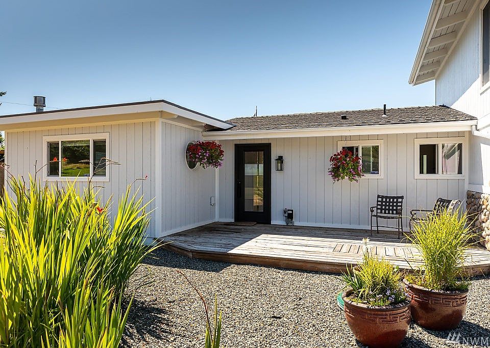 Here is a welcoming entry to your new beach house!
