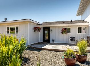 8316 Bayshore Dr, Clinton, WA 98236