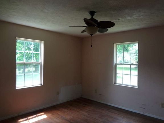 5th image of 1909 E Watauga Ave