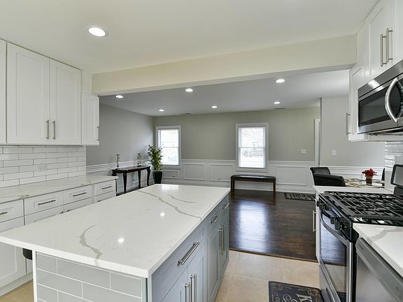 4th image of 116 N Marilyn Ave