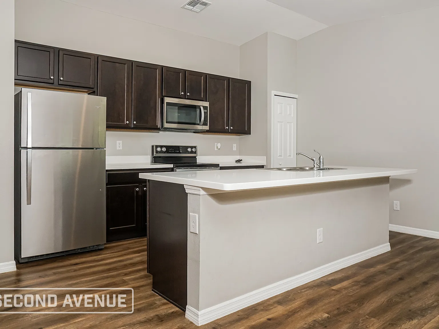 4 bed, 2.0 bath, 1833 sqft, $1,795 — Photo 3