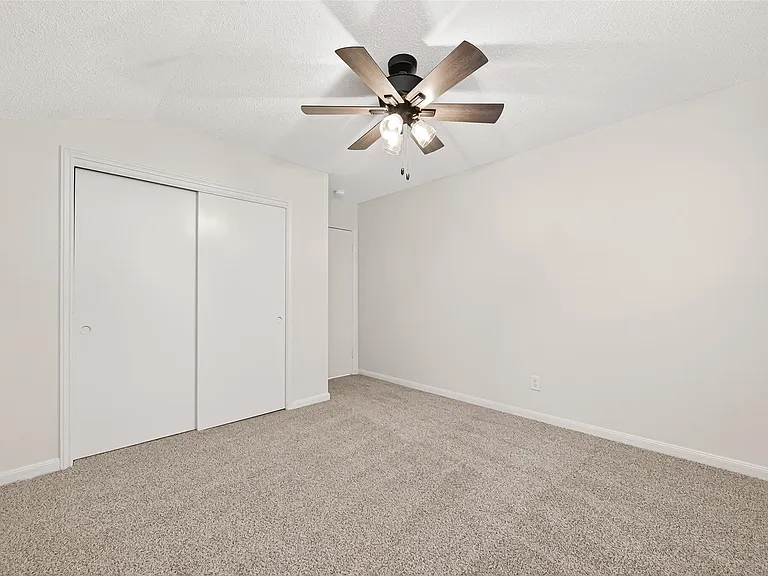 10602 Longmont Dr — Photo 39