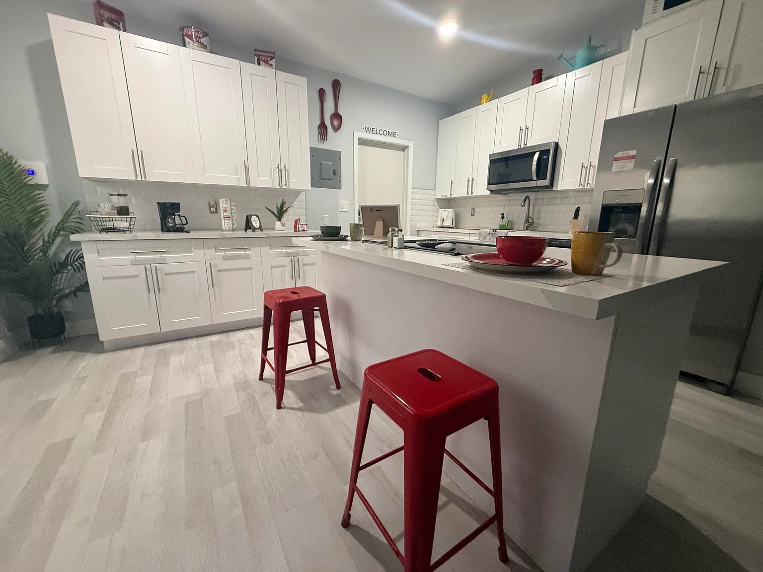 3 bed, 2.0 bath, 1144 sqft, $3,300 — Photo 2