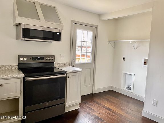 5th image of 121 Holt Ln