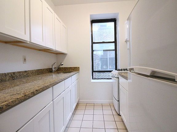 4th image of 301 W 21st St APT 4R
