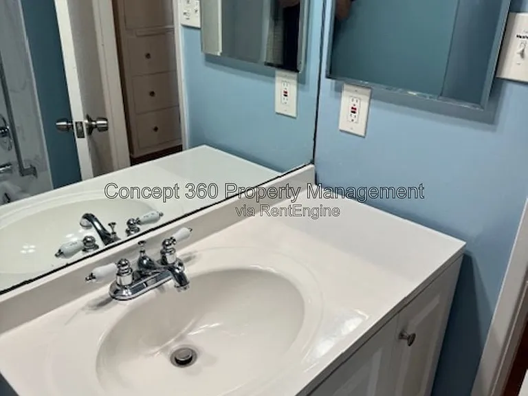 1604 E 2nd St #1H — Photo 30