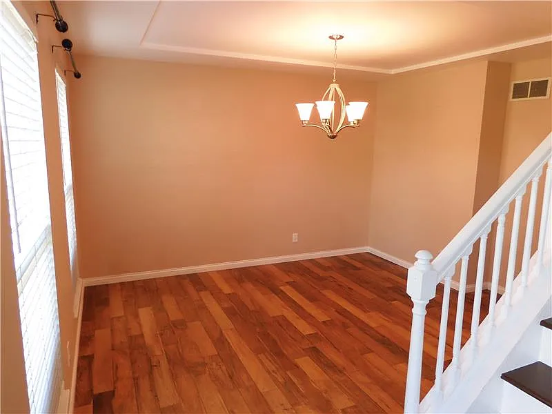 4 bed, 4.0 bath, 2900 sqft, $2,500 — Photo 4