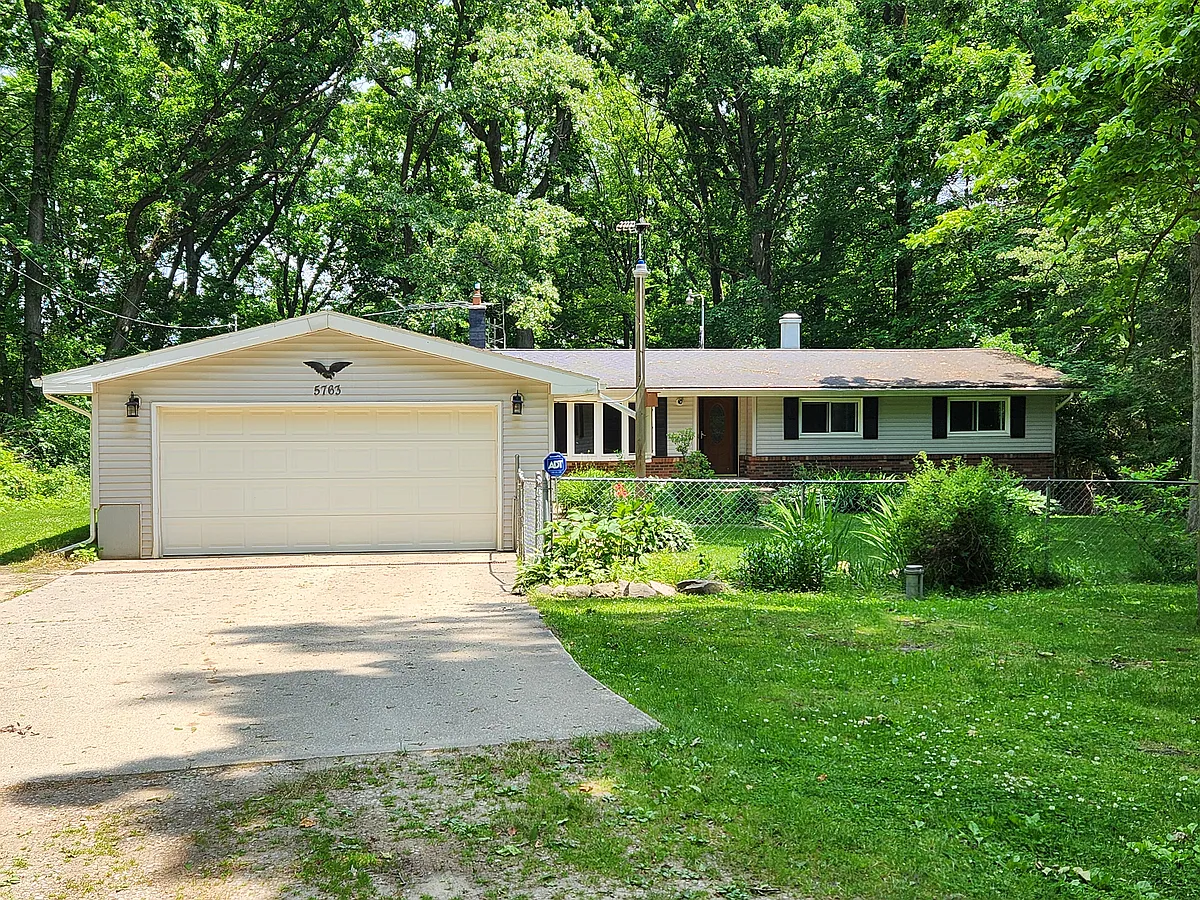 4 stall garage-about 20ft wide and 40 ft deep. - 5763 Saggio Rd