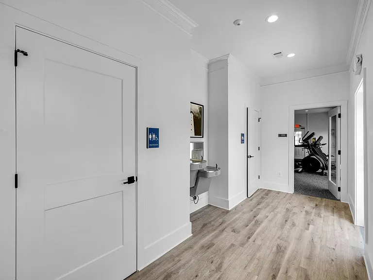 Crescent Place Apartments and Townhomes — Photo 34