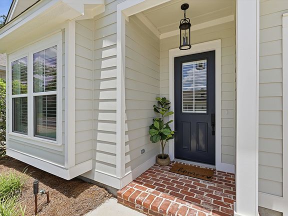 5th image of 211 Camellia Oaks Ave
