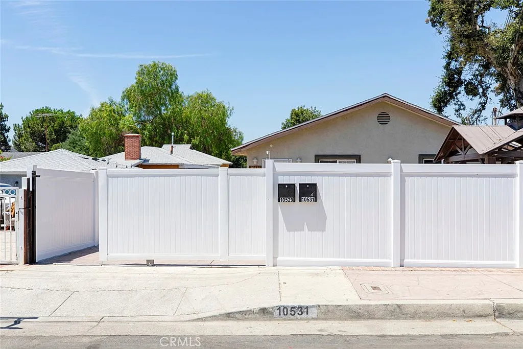 3 bed, 1269 sqft, $3,300 — Photo 1