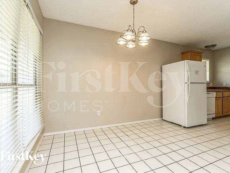 606 Plainview Dr — Photo 6