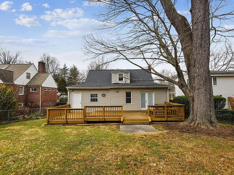 210 E Hamilton Ave — Photo 47
