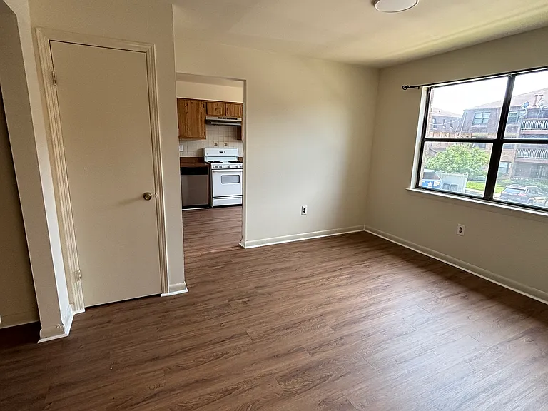 1916 Raspberry Ct — Photo 3
