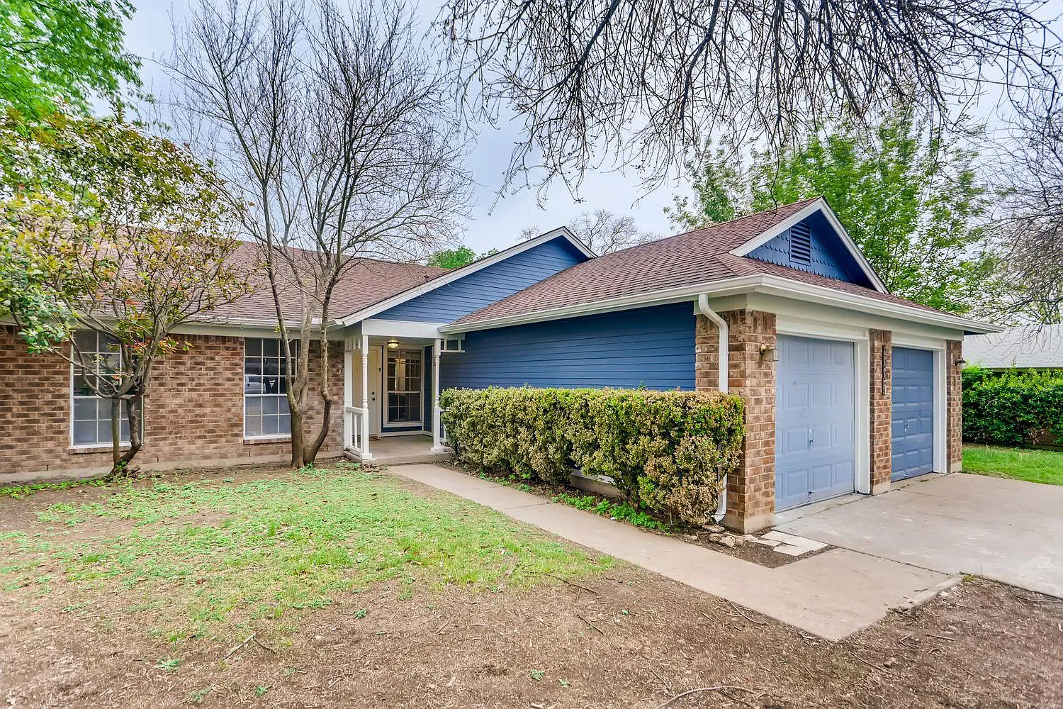 2 bed, 1.0 bath, 1950 sqft, $1,350 — Photo 2