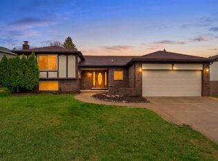 306 Antoinette Dr, Rochester Hills, MI 48309