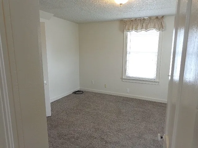 94 W 250 N — Photo 16