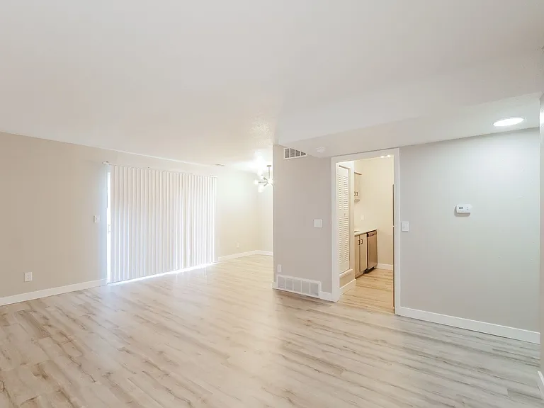 Hunters Glen Apartments — Photo 15