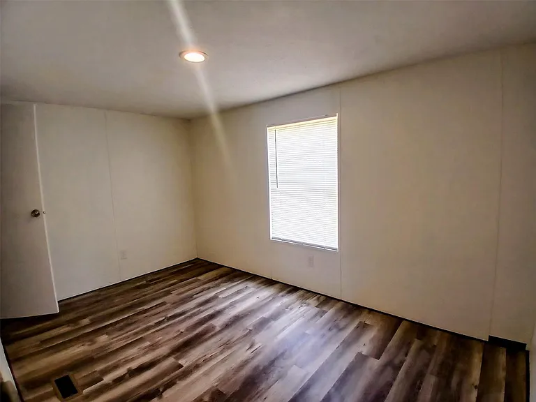 715 Windwood Dr — Photo 17