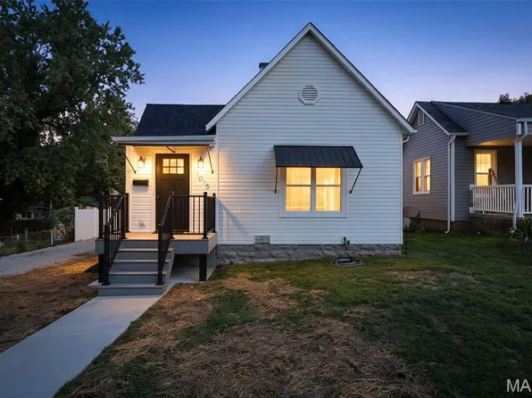 1015 S 2nd St, De Soto, MO 63020
