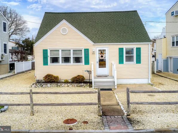 15 W 14th St, Long Beach Twp, NJ 08008