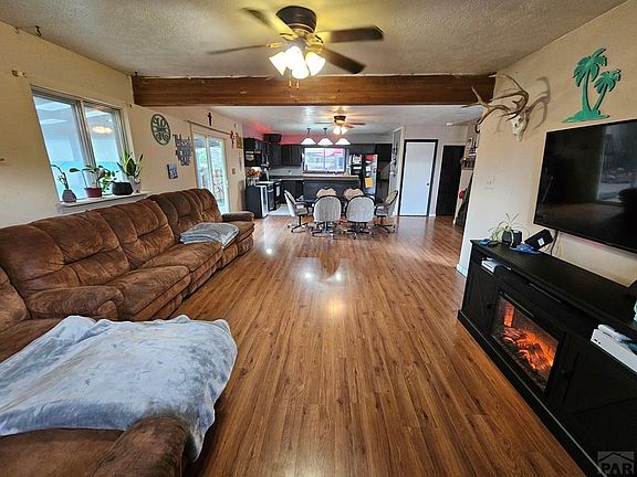 3rd image of 410 Oak Dr