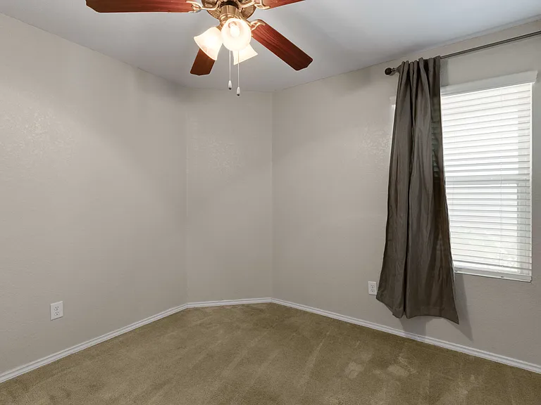 10226 Reyes Hts — Photo 24